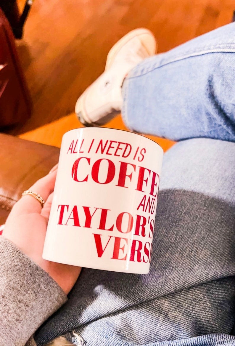 Taza All i need is coffee and Taylor Version